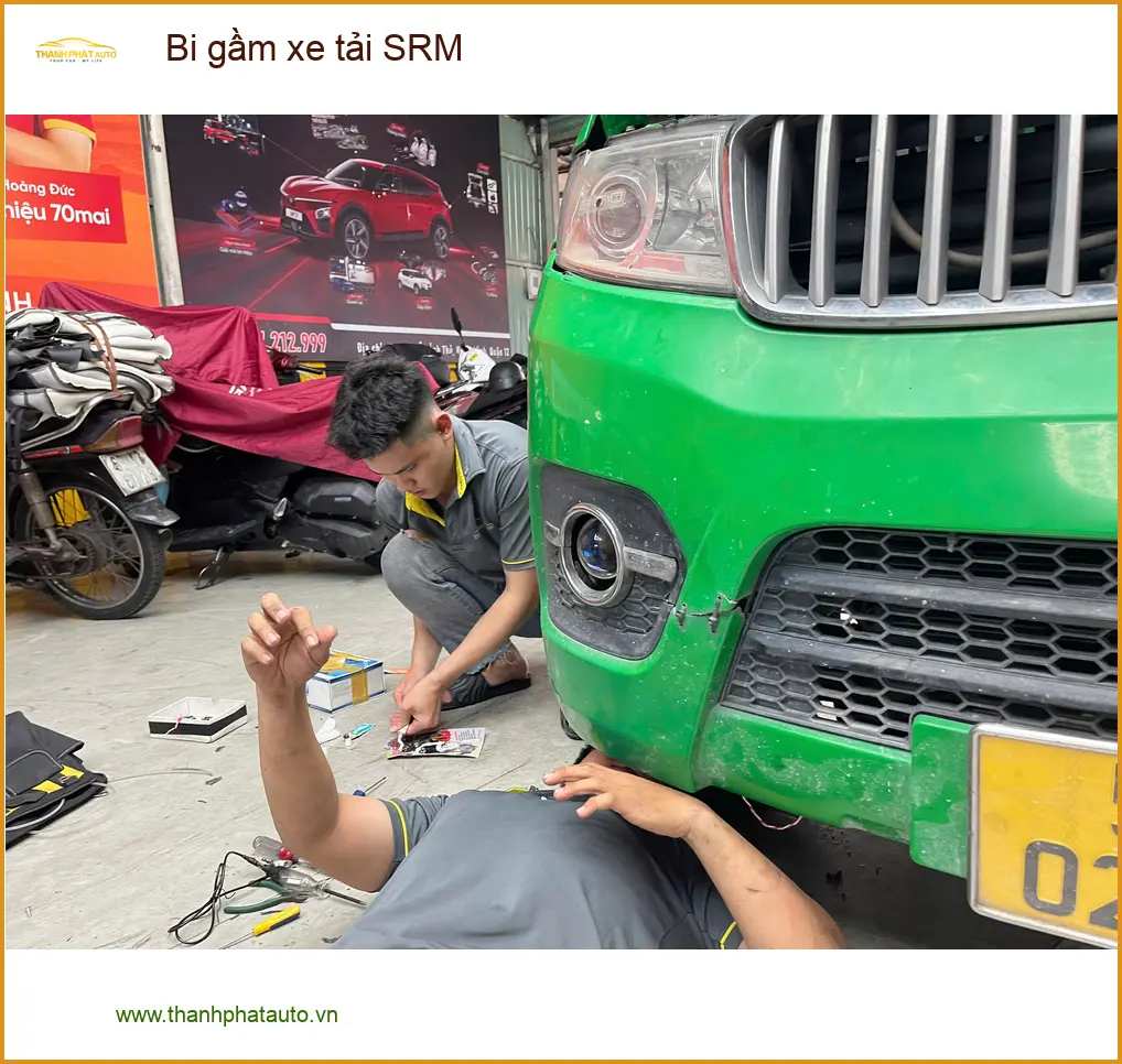 Anh Lâm độ bi gầm xe tải SRM Quận 12 vì đèn zin không đủ sáng khi giao hàng đêm ảnh thực tế 3