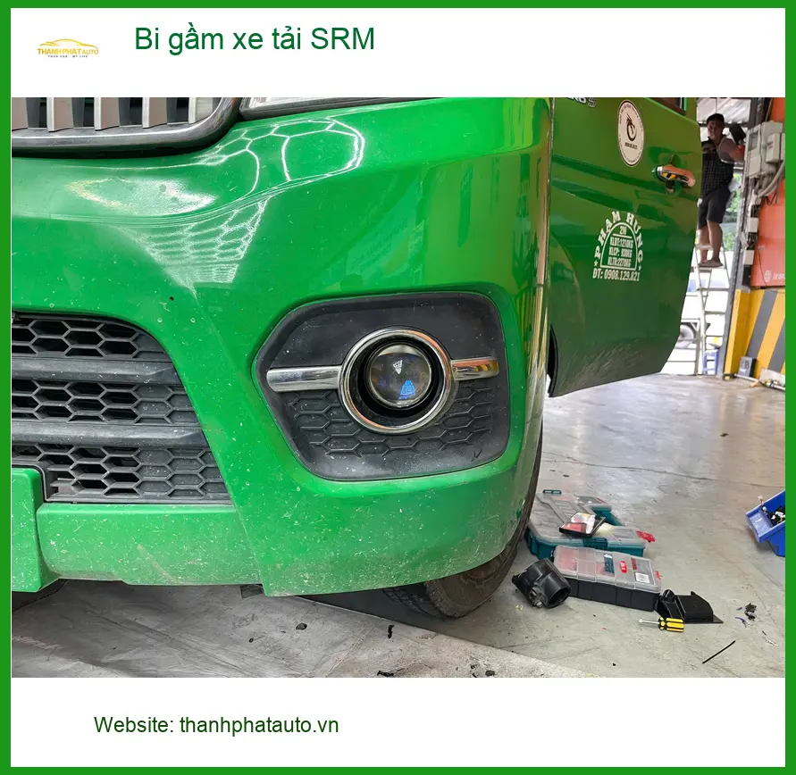 Bác Minh độ bi gầm xe tải SRM tại Quận 2 để tăng sáng khi đi đường đêm