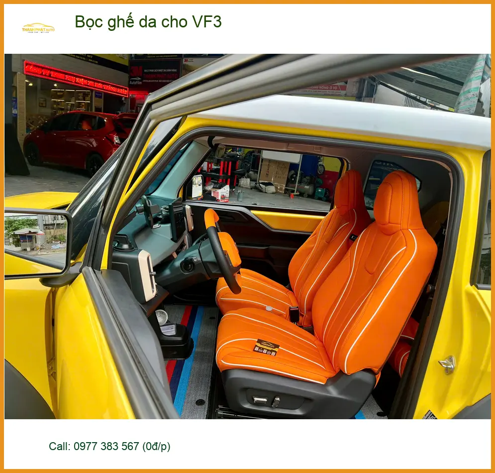 Chị Thảo bọc ghế da VinFast VF3 tại Quận 2 để khoang lái mới mẻ, sạch sẽ.
