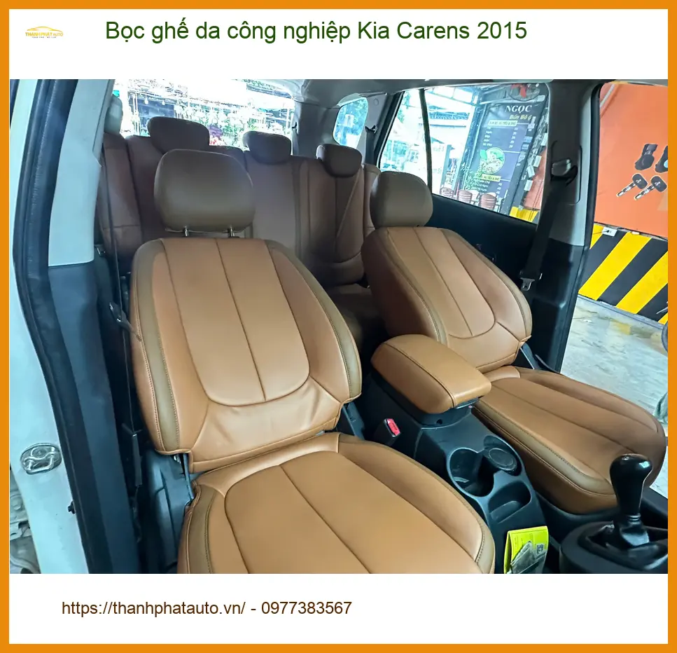 Chị Thanh bọc ghế da công nghiệp Kia Carens 2015 tại Quận 12