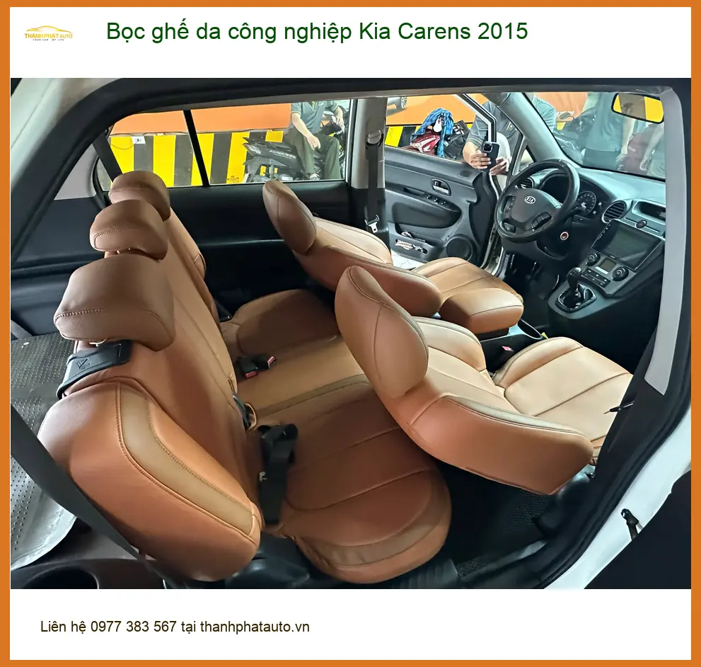 Anh Bảo bọc ghế da công nghiệp cho Kia Carens 2015 vì ghế cũ xuống cấp ở Thủ Đức