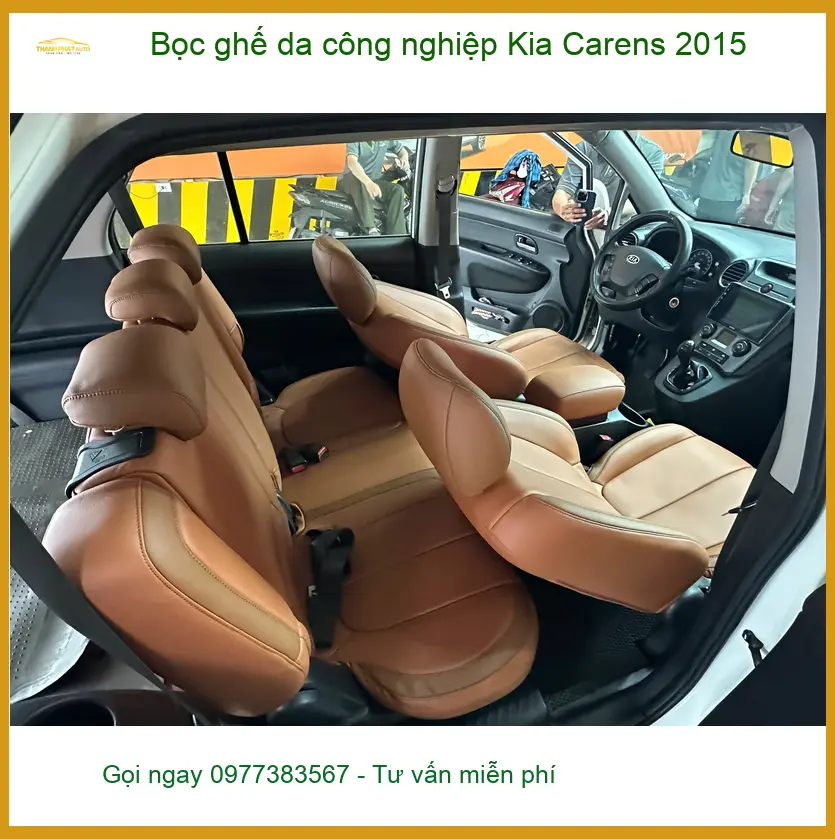 Chị Thanh bọc ghế da công nghiệp Kia Carens 2015 tại Quận 12 ảnh thực tế 3