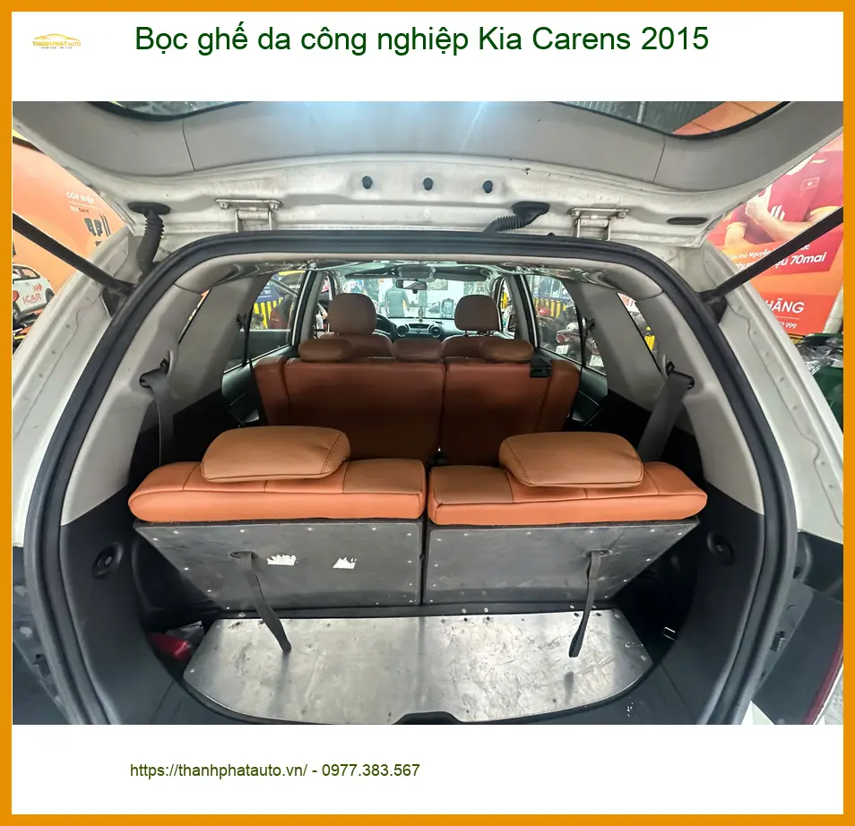 Chị Thanh bọc ghế da công nghiệp Kia Carens 2015 tại Quận 12 ảnh thực tế 5