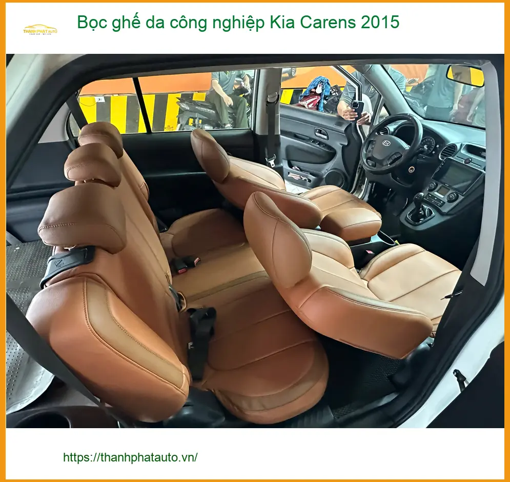 Chú Minh bọc ghế da công nghiệp Kia Carens 2015 ở Hóc Môn vì ghế cũ xuống cấp ảnh thực tế 2