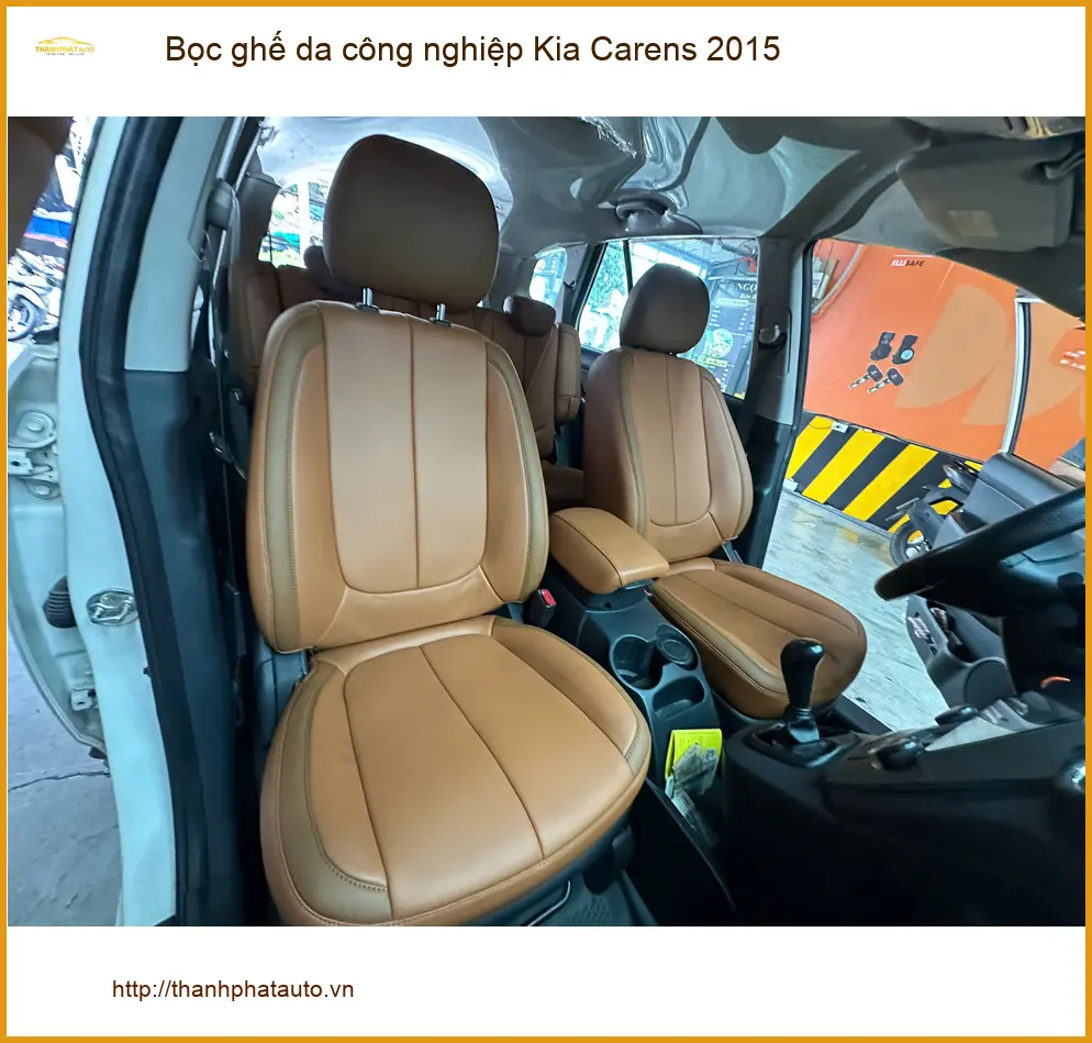 Chị Ngân bọc ghế da công nghiệp Kia Carens 2015 tại Quận 9 để nâng tầm không gian xe ảnh thực tế 2