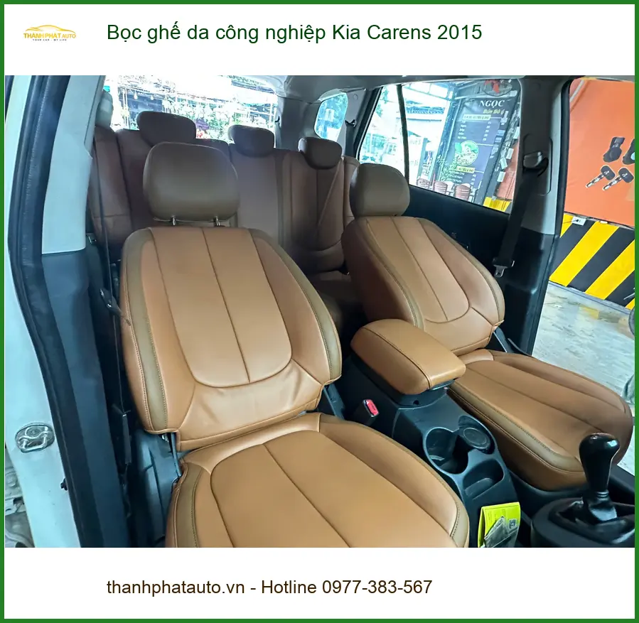 Anh Nam bọc ghế da công nghiệp Kia Carens 2015 ở Quận Phú Nhuận. ảnh thực tế 4
