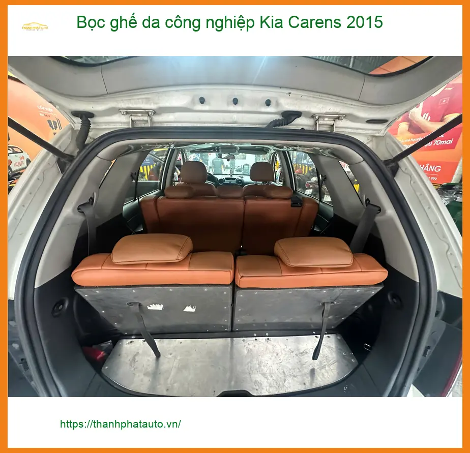Anh Tùng bọc ghế da công nghiệp Kia Carens 2015 tại Quận Gò Vấp vì ghế cũ đã xuống cấp ảnh thực tế 2