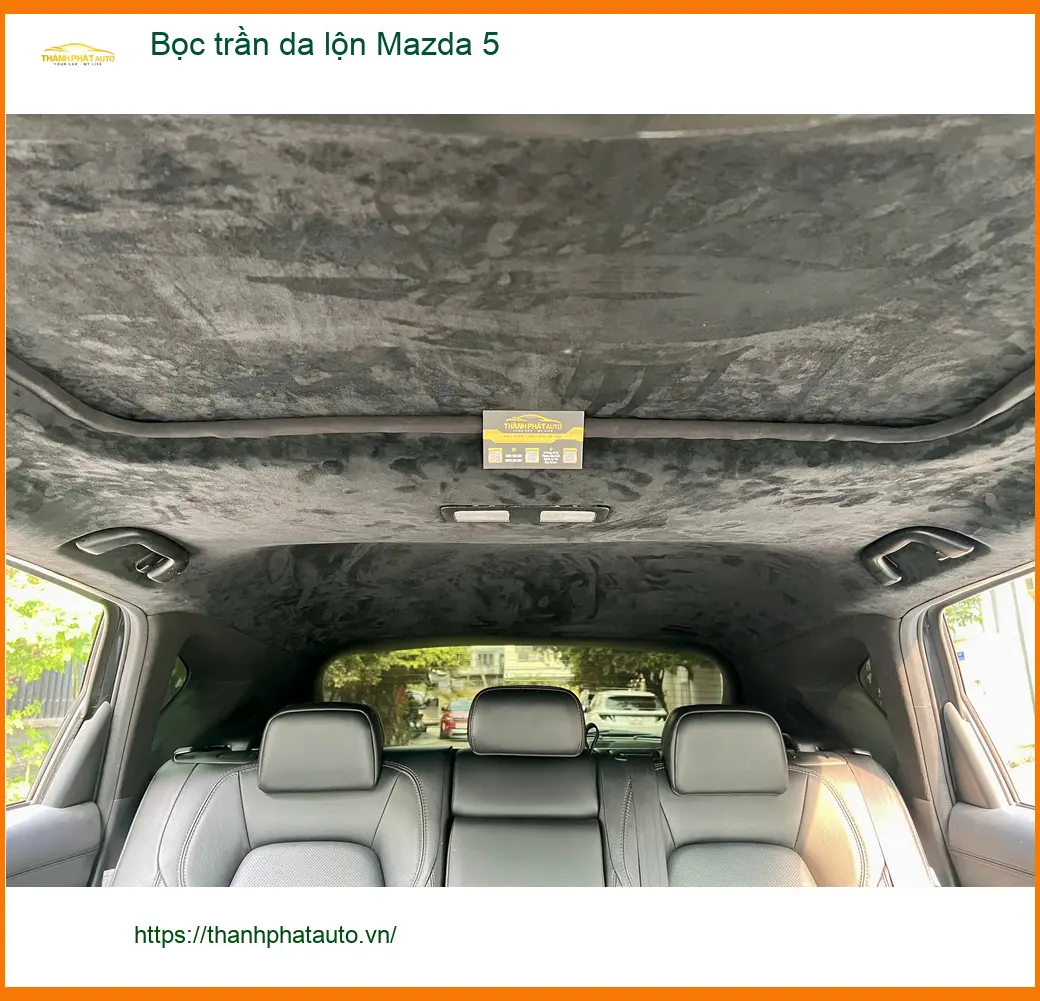 Anh Tấn bọc trần da lộn Mazda 5 ở Quận Phú Nhuận để nâng cấp nội thất xe
