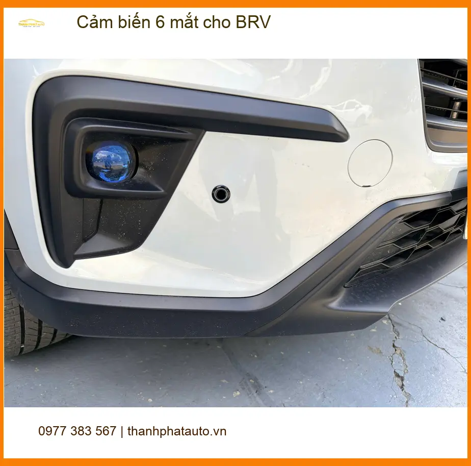 Bác Cảnh lắp cảm biến 6 mắt cho BRV tại Quận Gò Vấp để lùi xe an toàn hơn