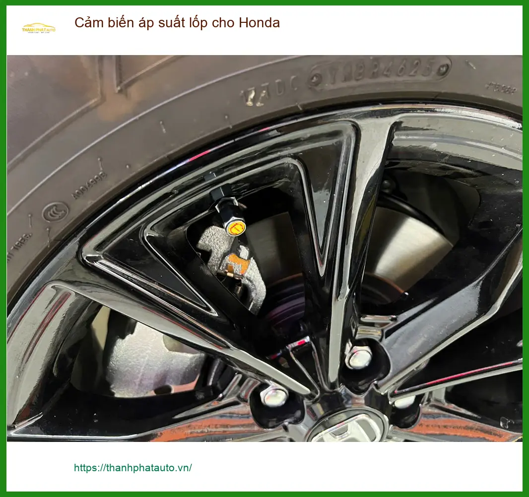 Chú Tấn lắp cảm biến áp suất lốp cho Honda CR-V để an tâm lái xe đường dài ở Củ Chi ảnh thực tế 4