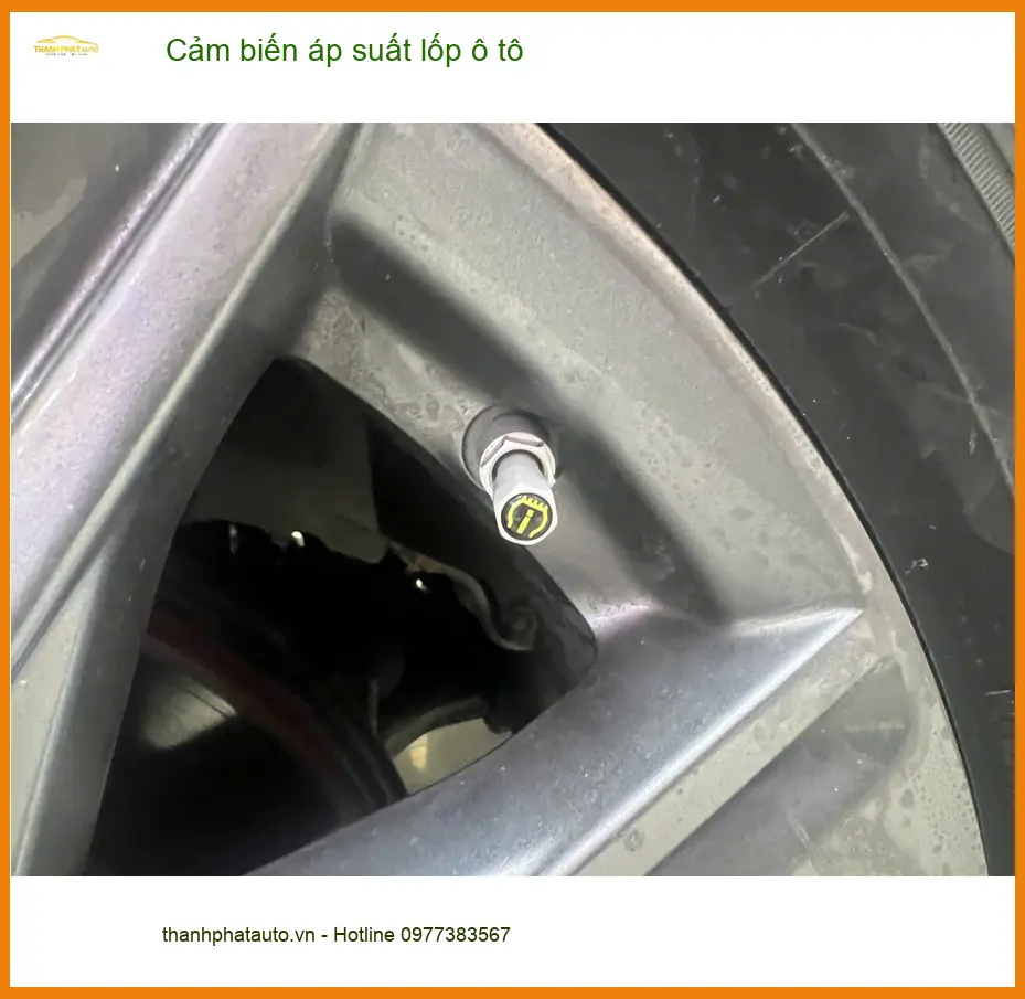 Chị Bích lắp Cảm biến áp suất lốp ô tô cho Honda CRV tại Quận 8 để an tâm trên mọi nẻo đường ảnh thực tế 4