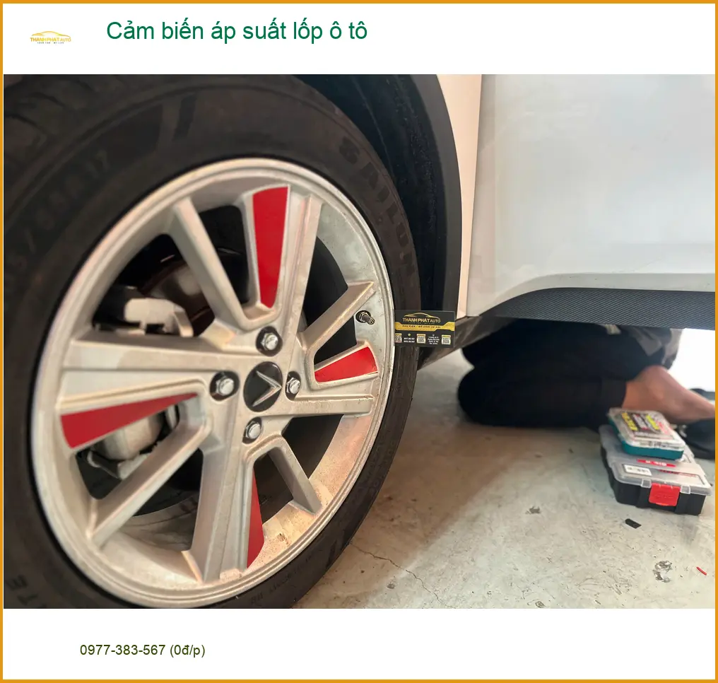 Anh Tấn lắp cảm biến áp suất lốp ô tô Creta tại Quận 10 lái xe an toàn hơn
