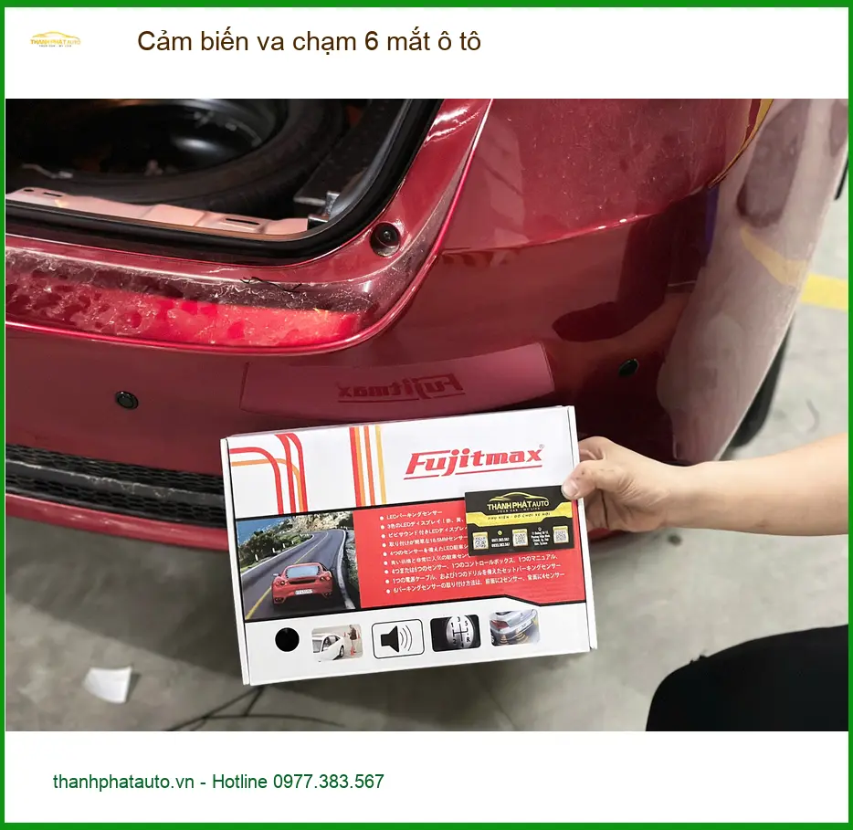 Chú Hùng lắp cảm biến va chạm 6 mắt ô tô cho Honda CR-V ở Quận 12