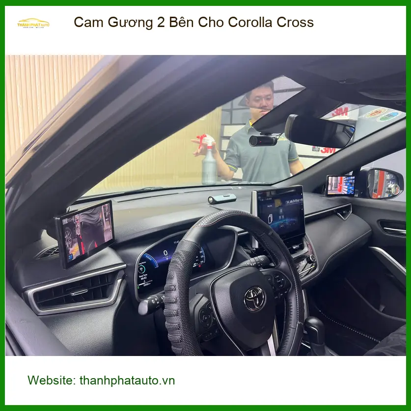 Anh Nhật Minh lắp cam gương 2 bên Toyota Corolla Cross tại Quận 3 uy tín ảnh thực tế 3