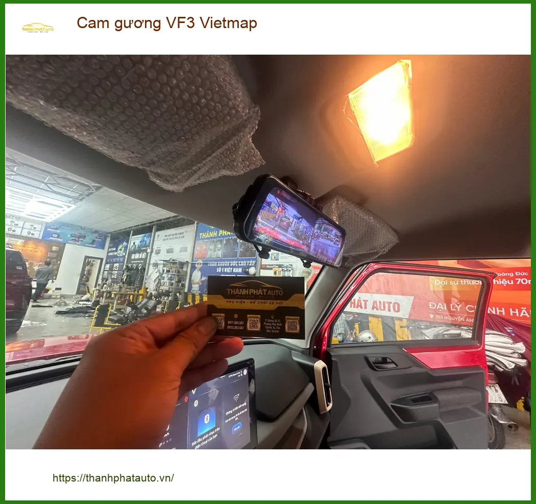 Chị Minh lắp cam gương Vietmap cho VinFast VF3 tại Quận 9 để tiện quan sát khi đỗ xe