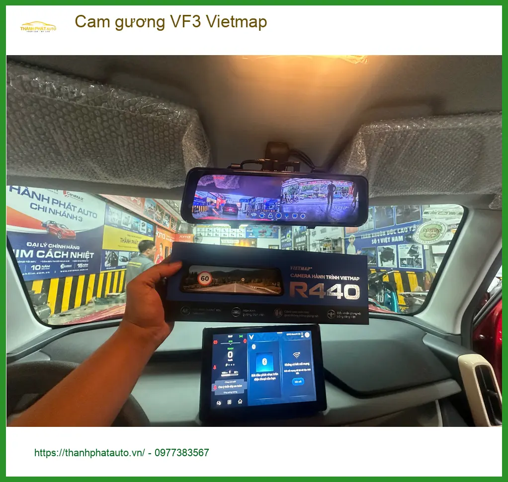 Chị Minh Thư lắp cam gương Vietmap cho VinFast VF3 ở Quận 5 để tiện quan sát