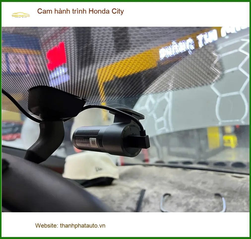 Chị Thanh lắp cam hành trình Honda City Quận Thủ Đức đảm bảo an toàn khi lái xe ảnh thực tế 4
