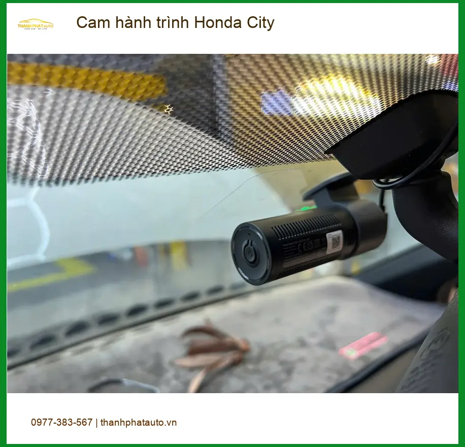 Anh Phước lắp cam hành trình Honda City tại Quận 10 để ghi lại hành trình rõ nét