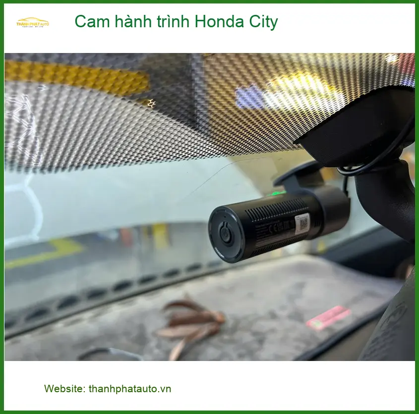Anh Khải lắp cam hành trình Honda City tại Quận Tân Phú để an tâm mọi nẻo đường