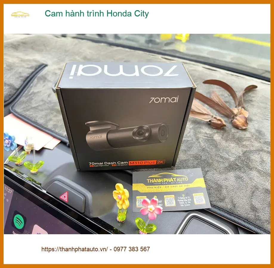 Anh Quang lắp cam hành trình cho Honda City tại Quận 1 để ghi lại hành trình an toàn