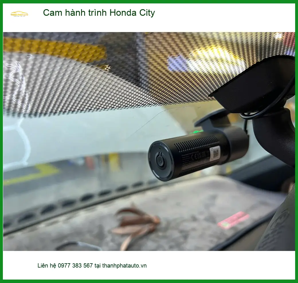 Anh Quang lắp cam hành trình cho Honda City tại Quận 1 để ghi lại hành trình an toàn ảnh thực tế 3