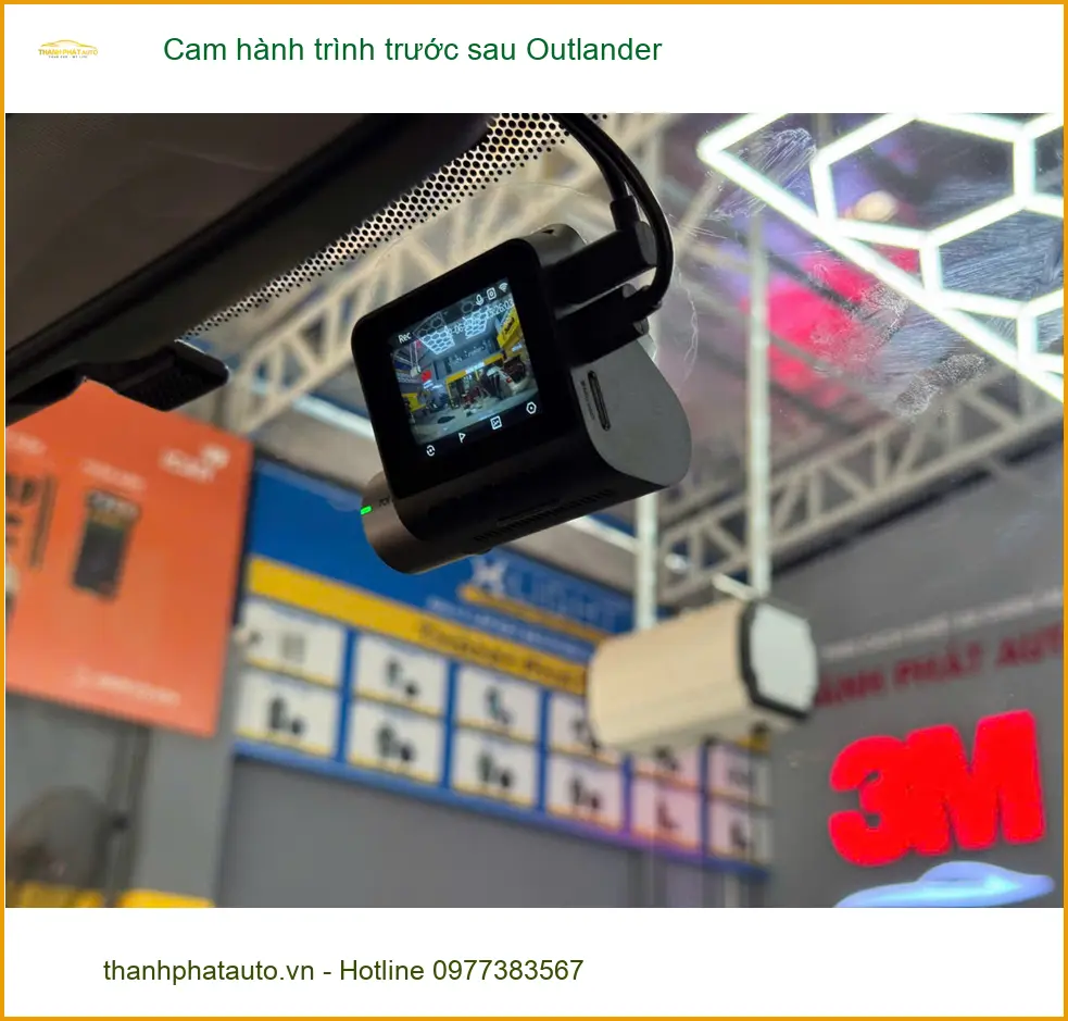 Anh Duy lắp cam hành trình trước sau cho Outlander tại Hóc Môn