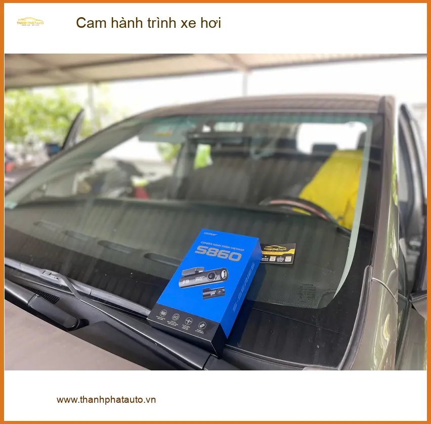 Chú Lộc lắp cam hành trình xe hơi cho Toyota Corolla Cross tại Phú Nhuận để yên tâm lái xe