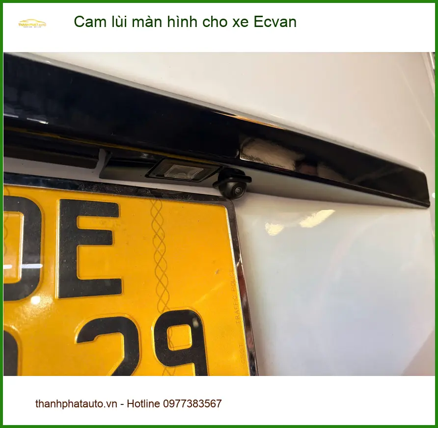 Anh Tùng lắp cam lùi màn hình cho xe Ecvan Quận 12 để an tâm hơn khi đỗ xe ảnh thực tế 2