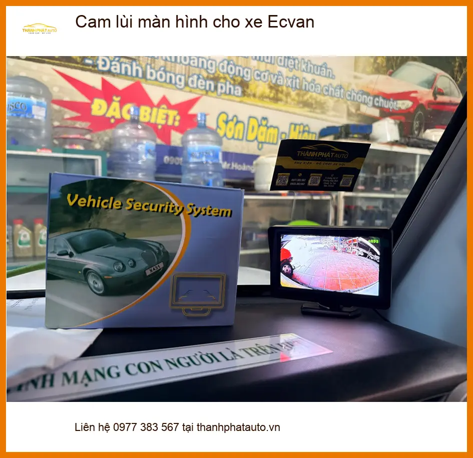 Anh Khôi lắp cam lùi màn hình cho xe Ecvan Quận 10 để dễ dàng lùi xe trong phố