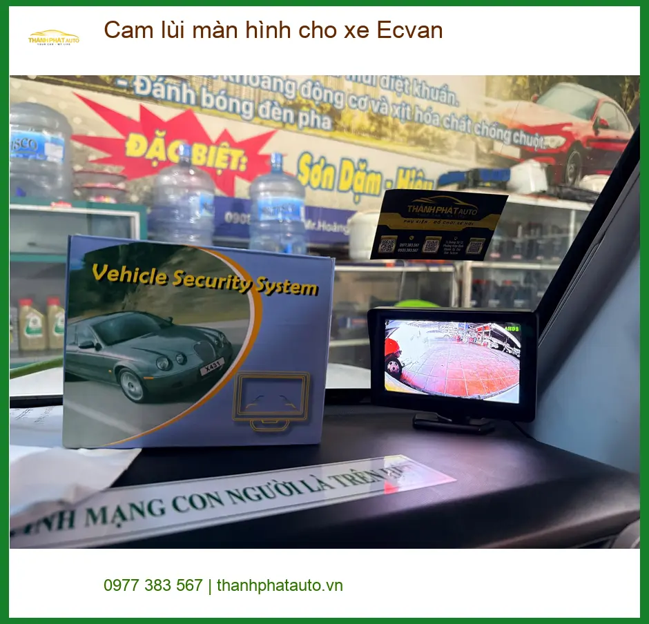 Chị Thảo lắp cam lùi màn hình cho xe Ecvan ở Cần Giờ để dễ dàng đỗ xe ảnh thực tế 4