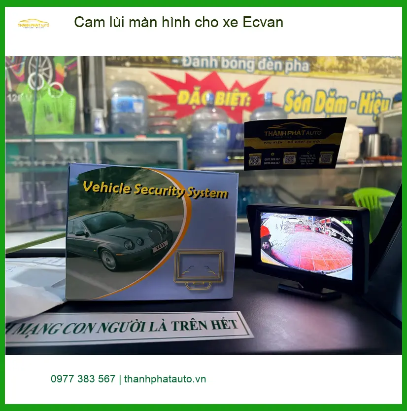 Anh Khoa lắp cam lùi màn hình cho xe Ecvan tại Quận 2 để lùi xe an toàn hơn ảnh thực tế 2
