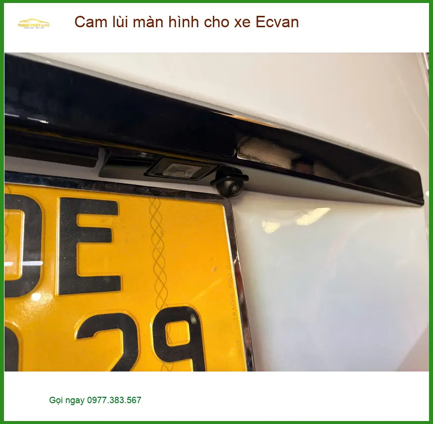 Anh Khoa lắp cam lùi màn hình cho xe Ecvan tại Quận 2 để lùi xe an toàn hơn ảnh thực tế 3