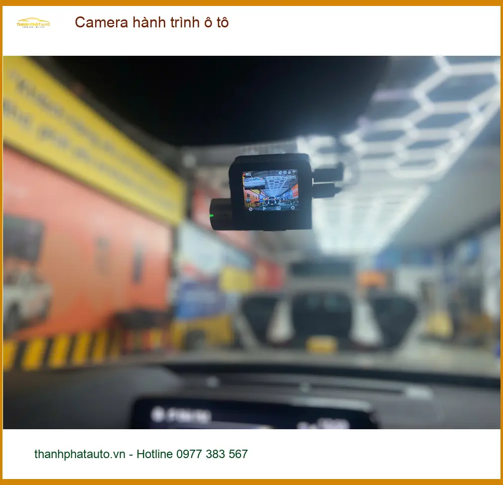 Chú Long lắp Camera hành trình ô tô cho VinFast Lux A2.0 tại Quận 2. ảnh thực tế 2