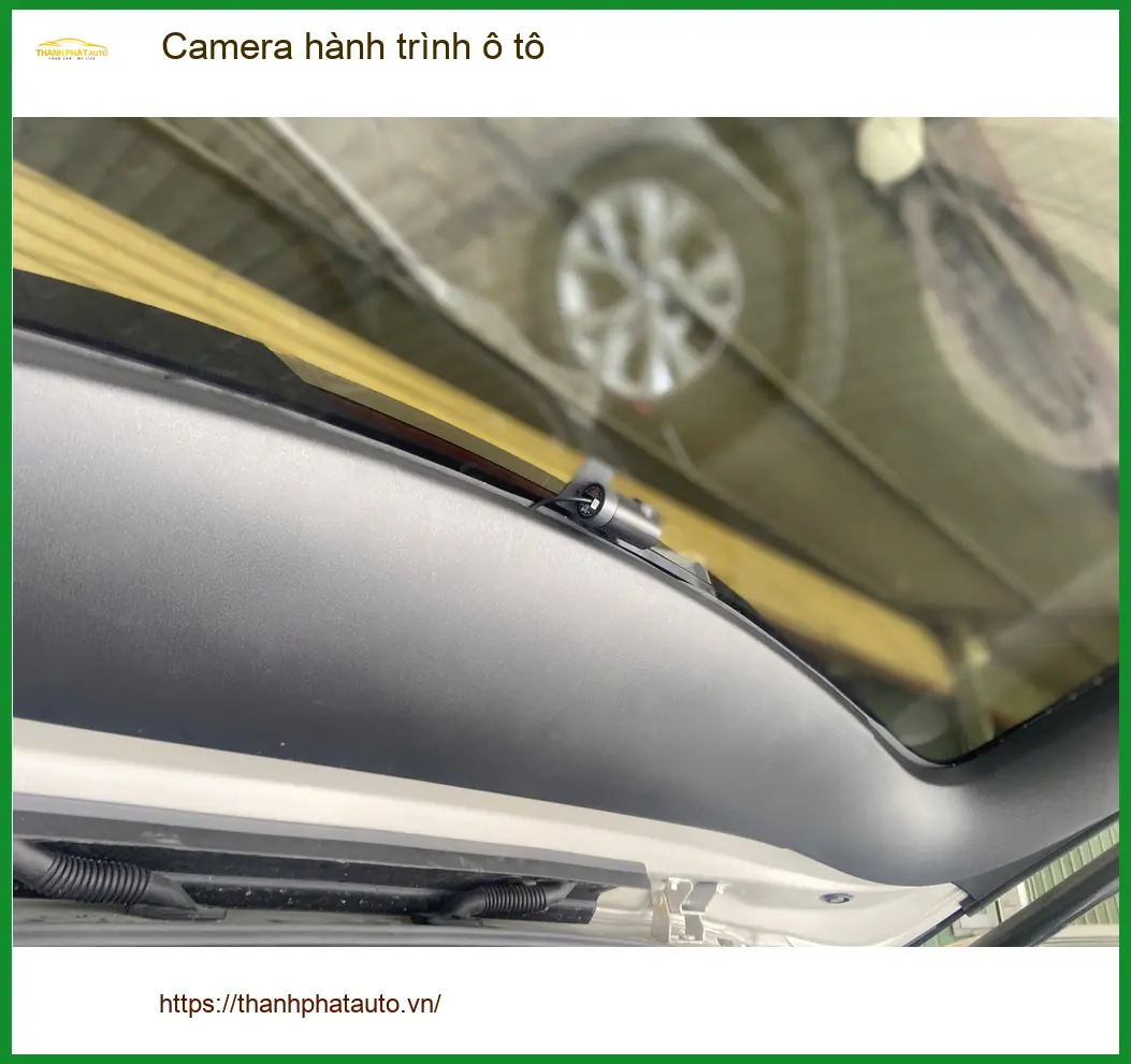 Chú Long lắp Camera hành trình ô tô cho VinFast Lux A2.0 tại Quận 2. ảnh thực tế 3