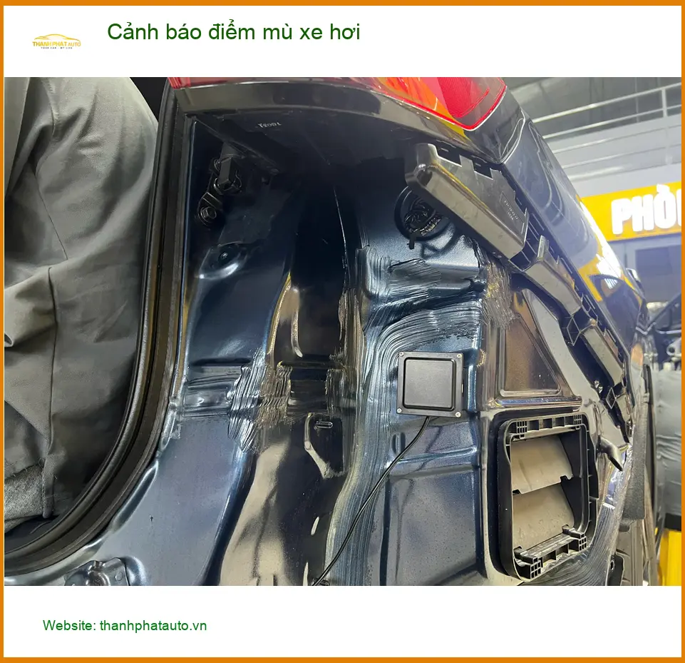 Anh Minh lắp cảnh báo điểm mù xe Hyundai Accent tại Quận 12 đảm bảo an toàn khi chuyển làn ảnh thực tế 2