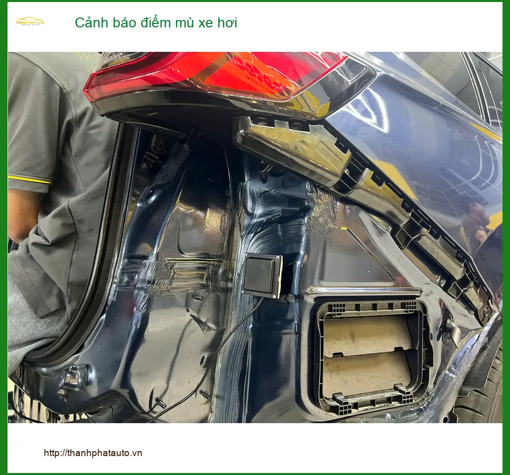 Chú Hoàng lắp cảnh báo điểm mù cho Kia Seltos tại Quận 9 để lái an toàn ảnh thực tế 5