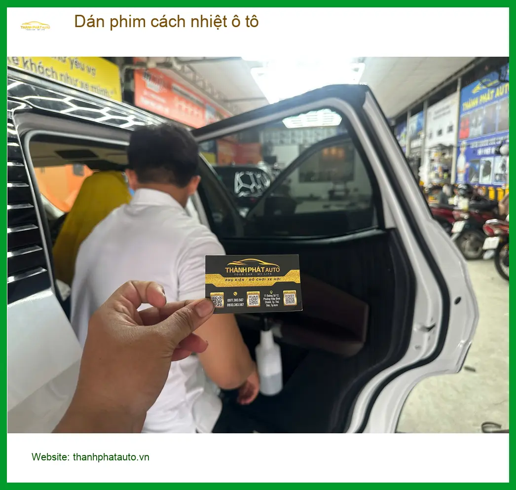 Chị Mai dán phim cách nhiệt ô tô Kia Carnival tại Quận 12 trước mùa nắng nóng ảnh thực tế 4