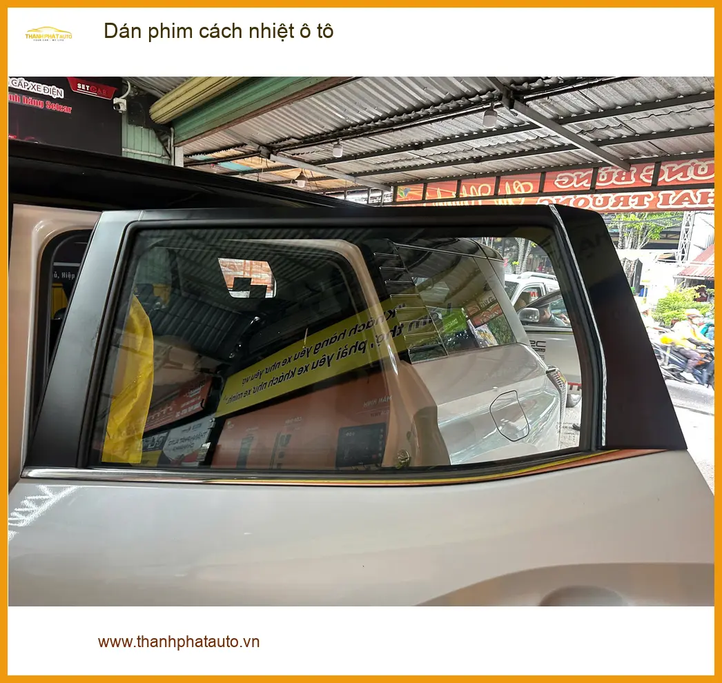 Anh Tấn dán phim cách nhiệt Hyundai Accent tại Quận 6 trước nắng gắt mùa hè ảnh thực tế 4