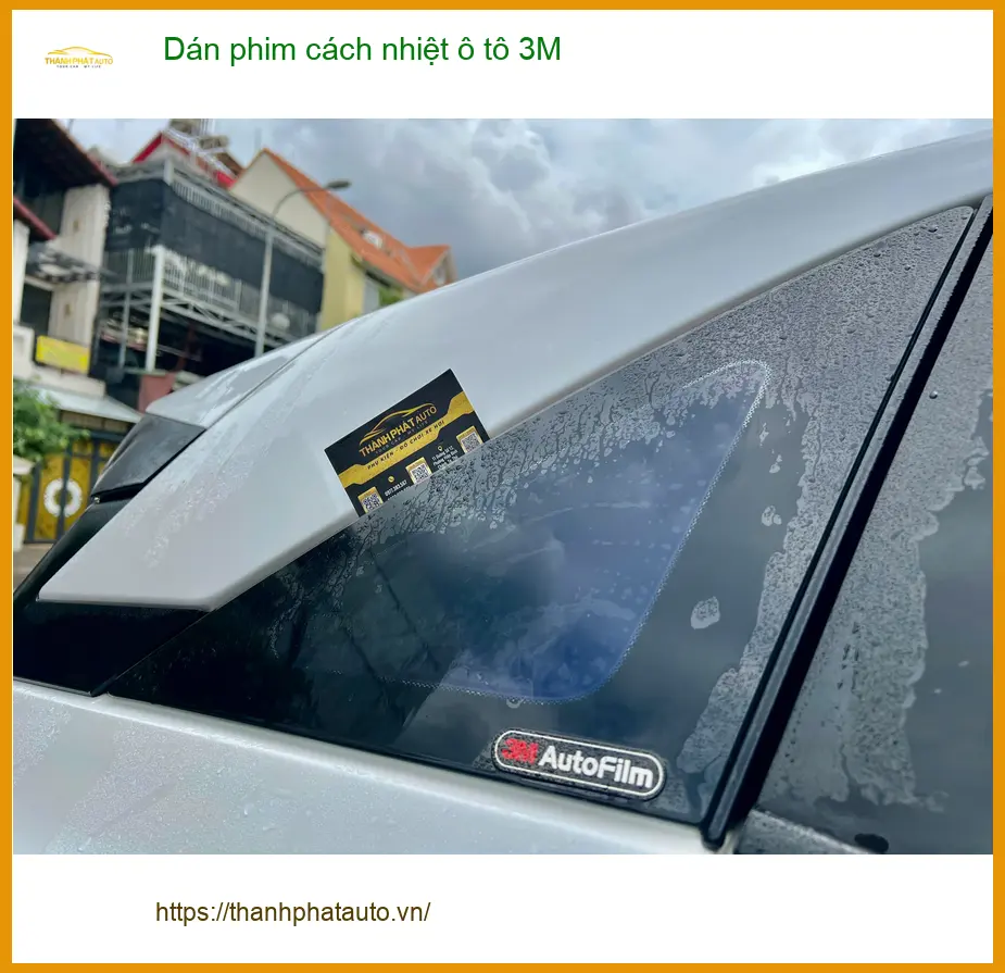 Anh Minh dán phim cách nhiệt ô tô 3M cho Kia Carnival tại Quận Bình Thạnh