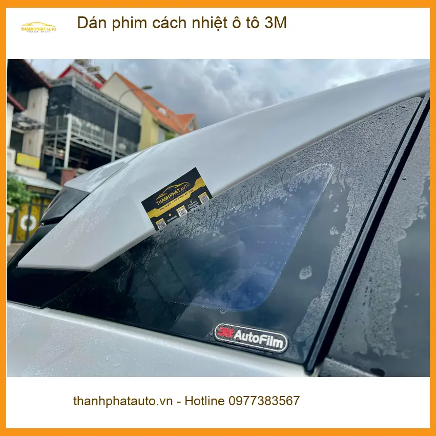 Chị Thảo dán phim cách nhiệt ô tô 3M cho Hyundai Creta tại Quận 9 chuẩn bị đón hè.