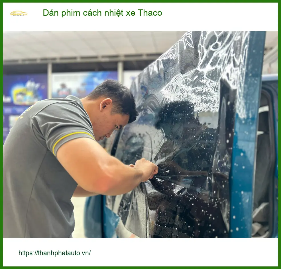 Chị Hằng dán phim cách nhiệt xe Thaco Frontier tại Quận Thủ Đức vì nắng nóng gay gắt