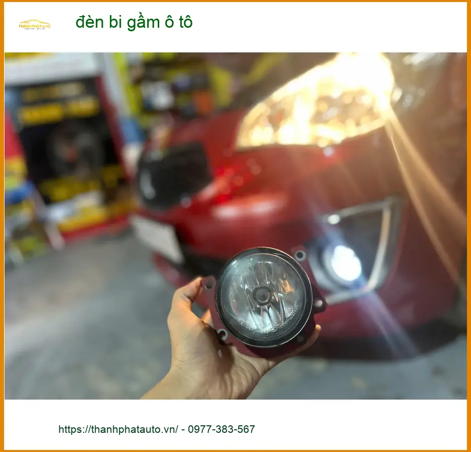 Anh Văn Lâm độ đèn bi gầm Toyota Vios ở Thủ Đức do đèn zin yếu khi mưa.