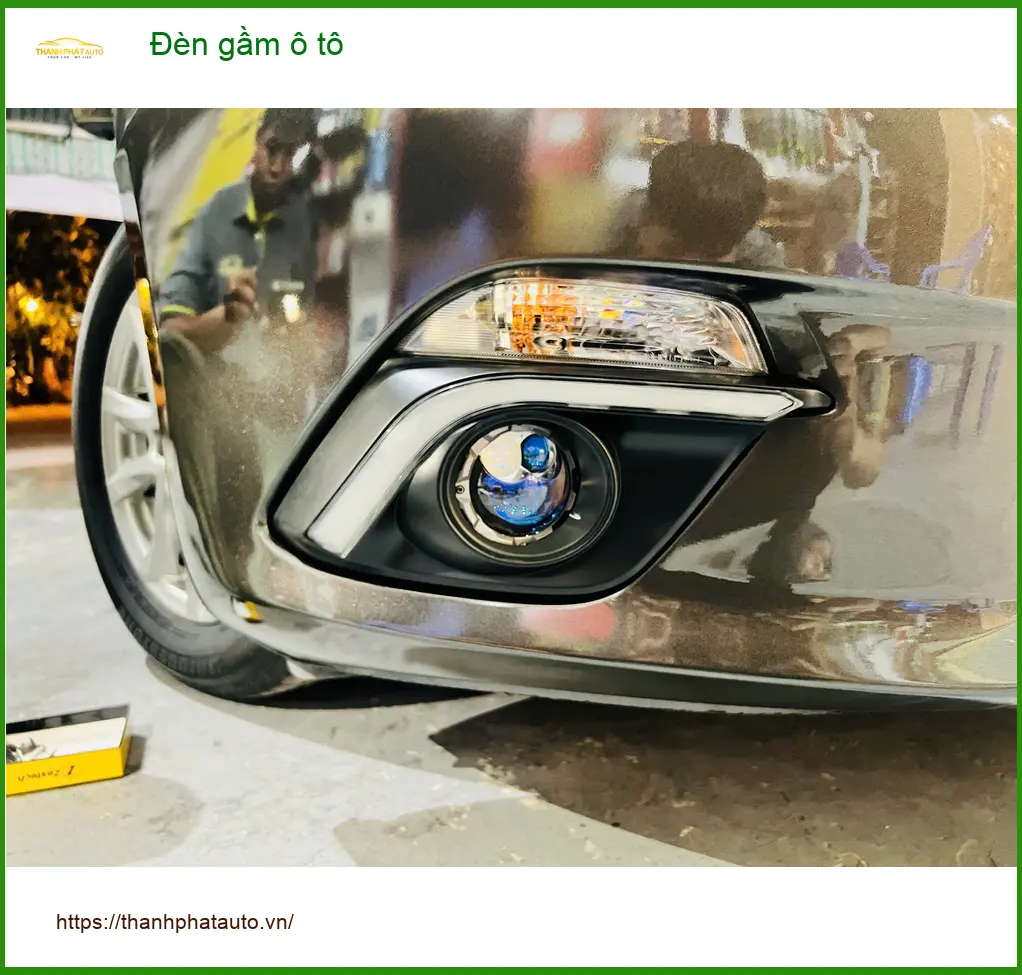 Chú Lâm độ đèn gầm ô tô cho Toyota Camry vì đèn zin yếu ở Bình Chánh ảnh thực tế 5