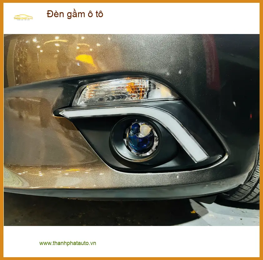 Cô Bích nâng cấp đèn gầm ô tô Kia Carnival do đèn zin không đủ sáng ở Quận 9