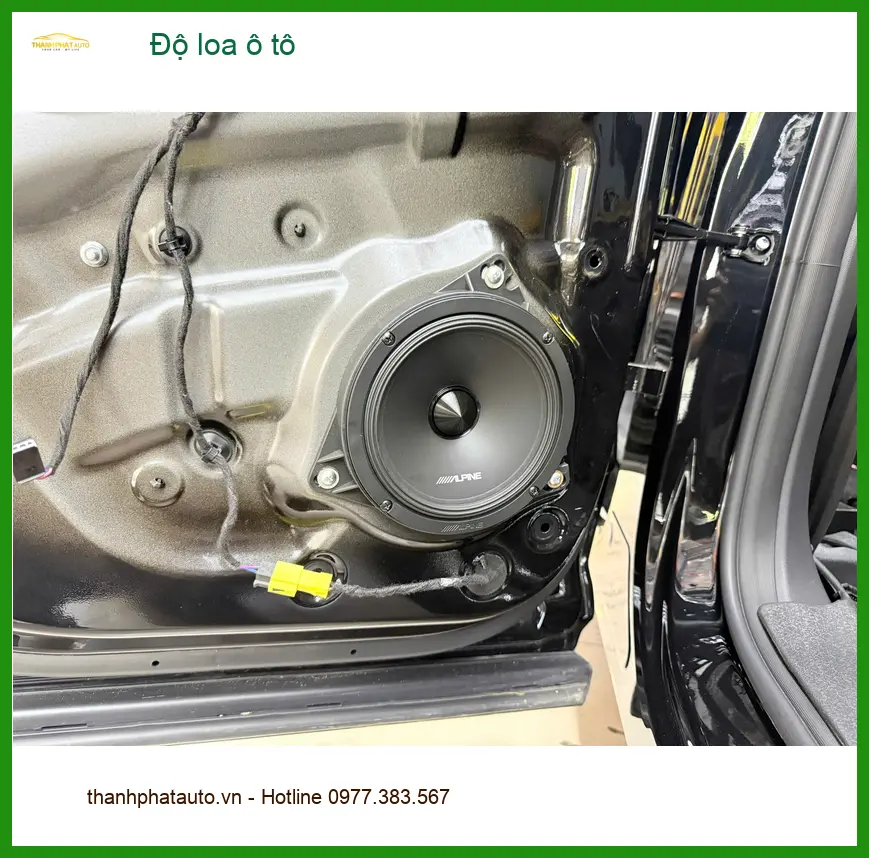 Anh Minh độ loa ô tô Toyota Camry tại Quận 10 vì âm thanh zin không đủ trầm bổng