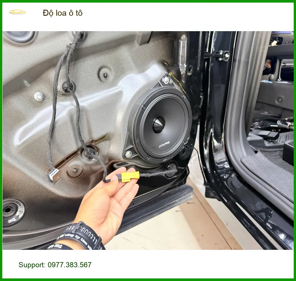 Anh Minh độ loa ô tô Toyota Camry tại Quận 10 vì âm thanh zin không đủ trầm bổng ảnh thực tế 2