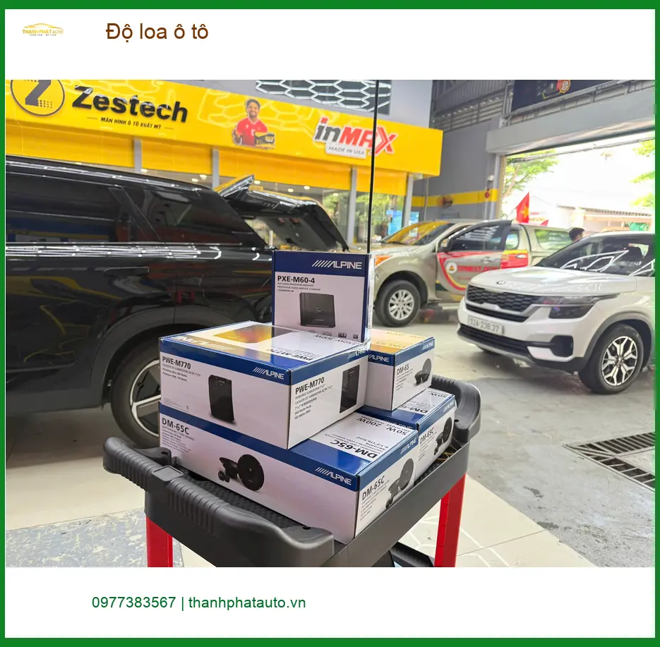 Anh Minh độ loa ô tô Toyota Camry tại Quận 10 vì âm thanh zin không đủ trầm bổng ảnh thực tế 3