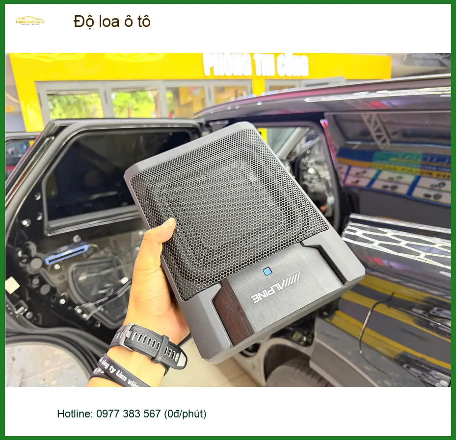 Anh Minh độ loa ô tô Toyota Camry tại Quận 10 vì âm thanh zin không đủ trầm bổng ảnh thực tế 4