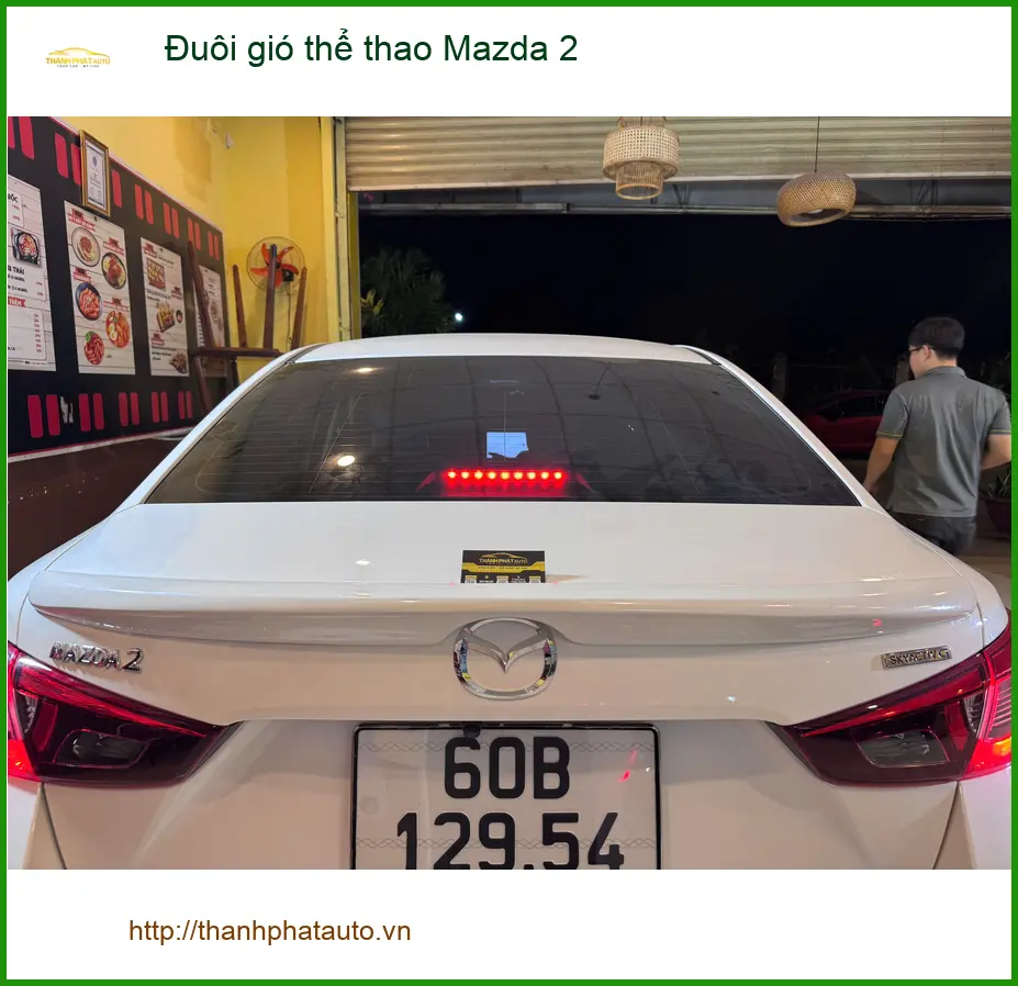 Anh Quang lắp đuôi gió thể thao Mazda 2 tại Quận 11 để tăng vẻ mạnh mẽ ảnh thực tế 3