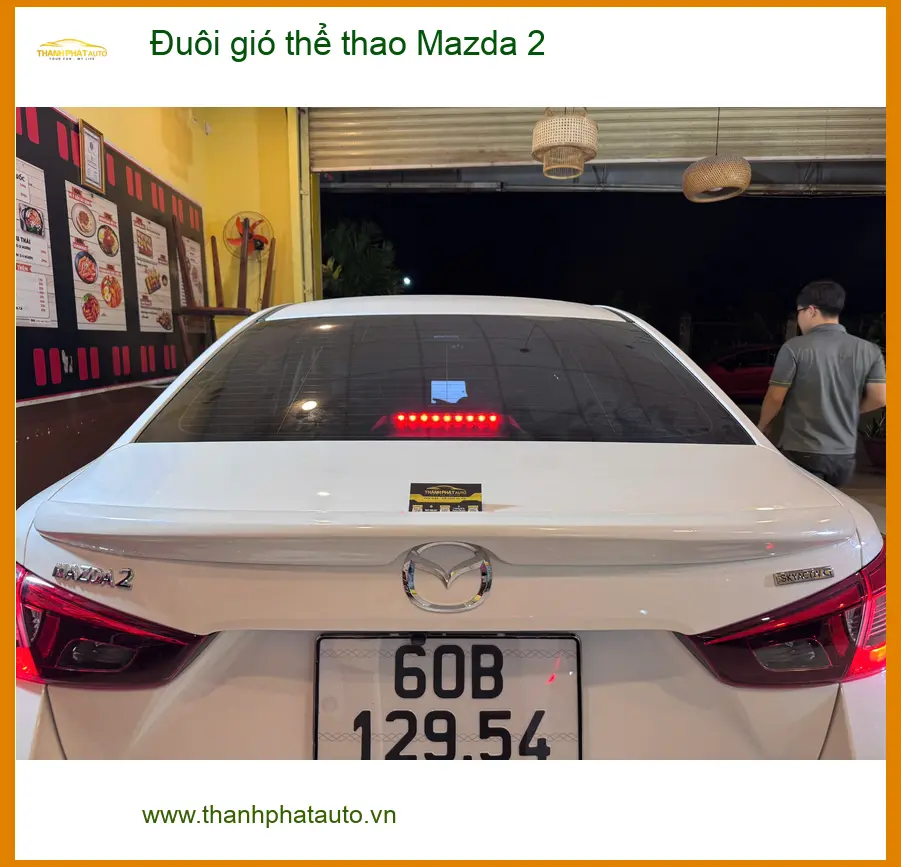 Chị Hoa lắp đuôi gió thể thao cho Mazda 2 tại Quận 5 tăng vẻ mạnh mẽ ảnh thực tế 2